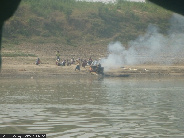 4027 ein leichnam brennt